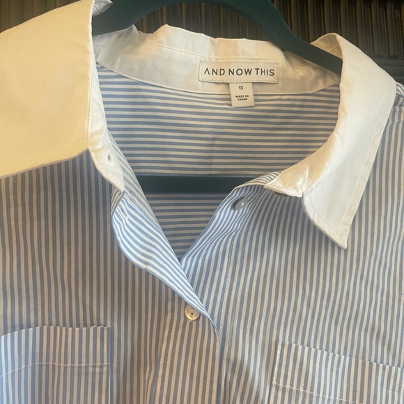 NWT cropped white shirt with blue stripes button down - Picture 4 of 11